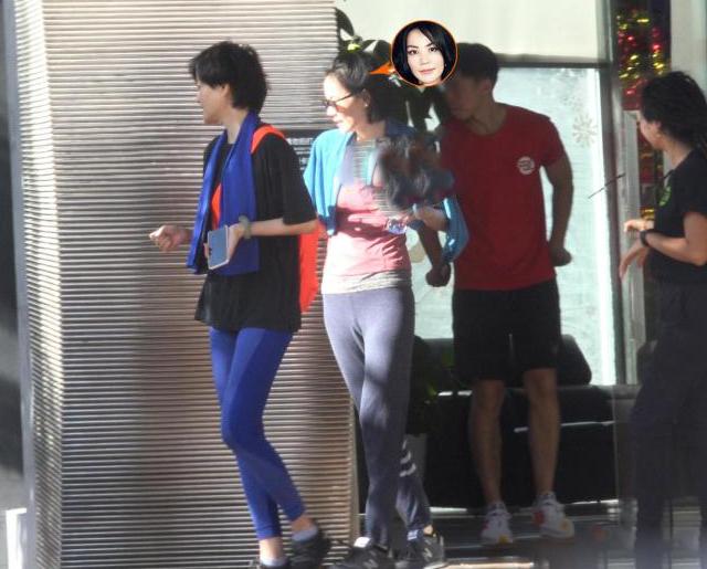 王菲52岁的素颜照片,51岁王菲近照曝光网友纷纷夸