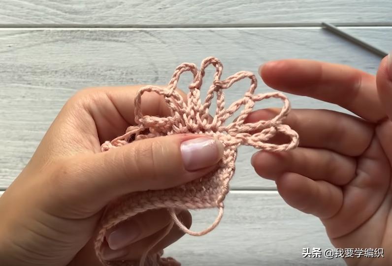 蝴蝶图案的塑料网格串珠包包教程,空心线塑料网格包包编织教程