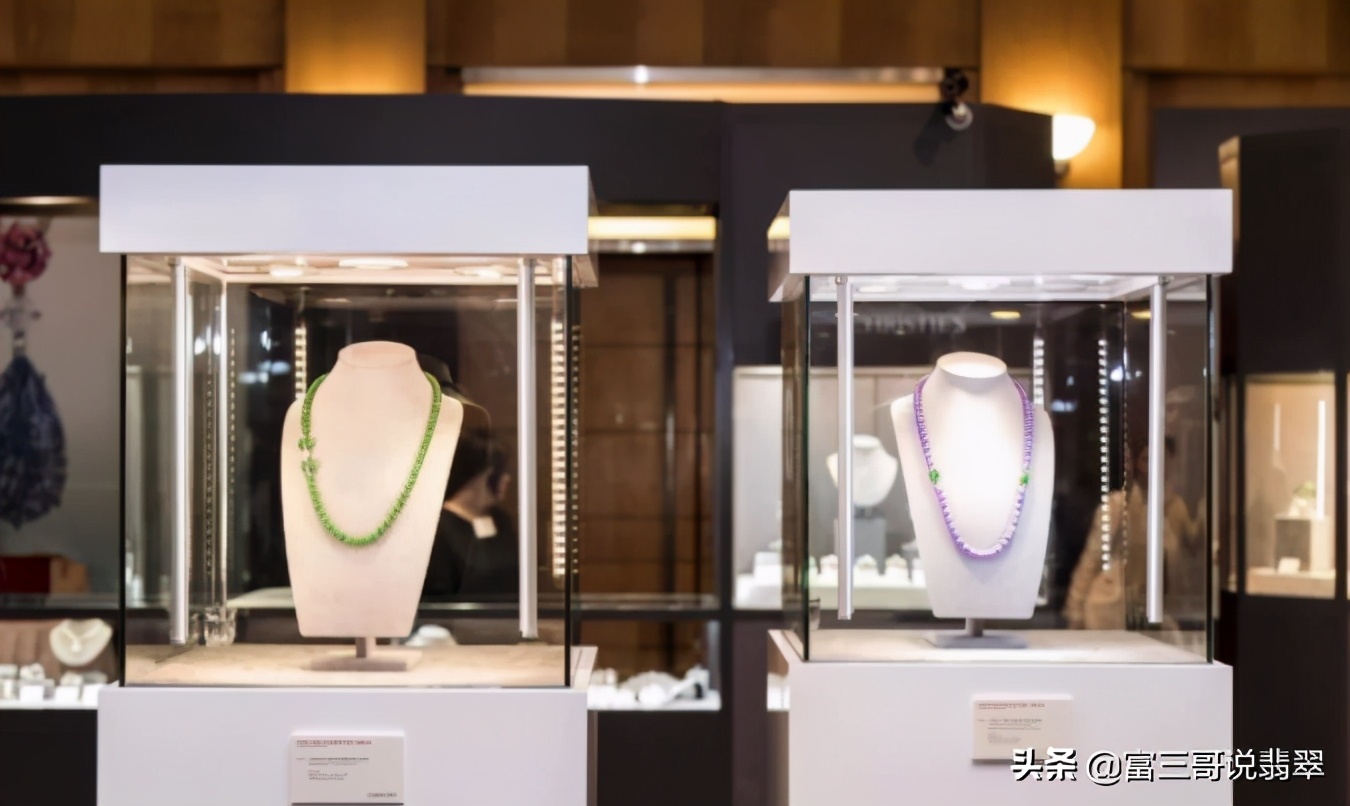 一条翡翠链子价格,一条深色翡翠珠链大概要多少钱