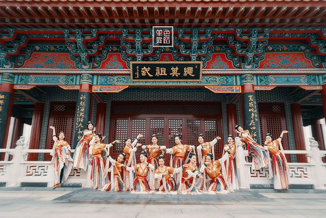 跳中国舞适合穿什么衣服,中国舞服装搭配