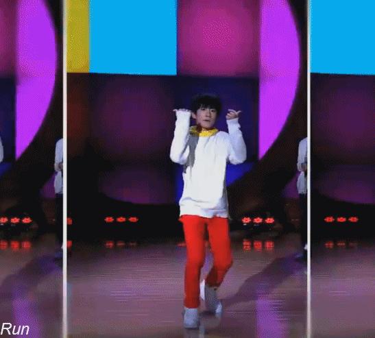 易烊千玺羞红脸,易烊千玺害羞脸红