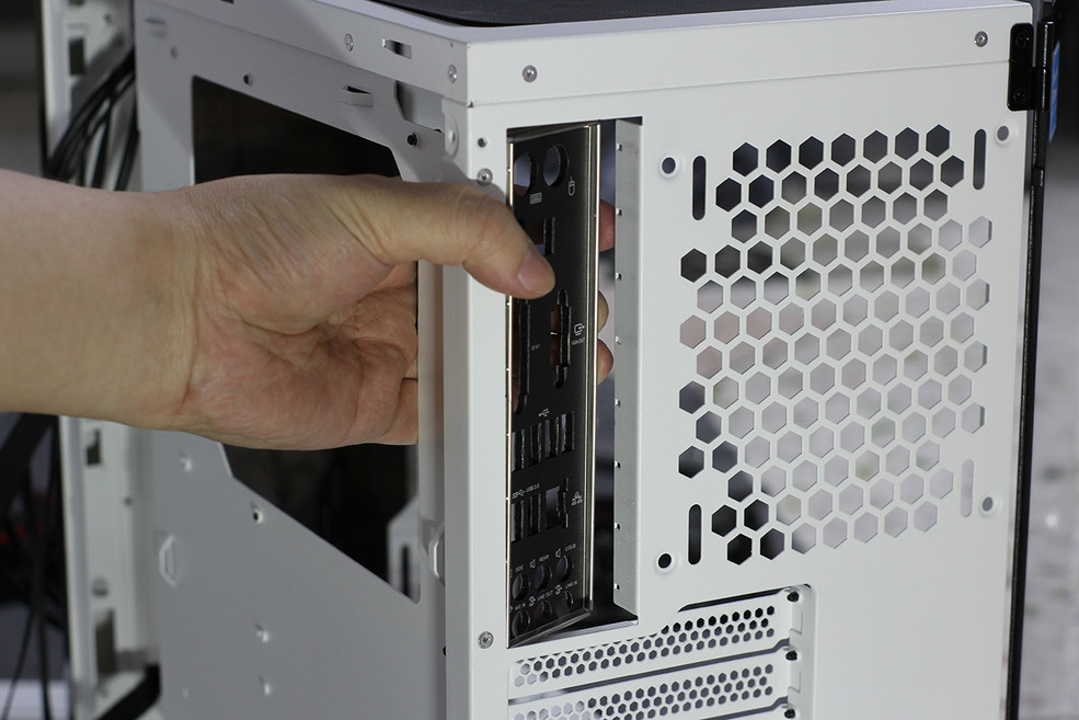 麻雀虽小，用“料”十足——Tt（Thermaltake）挑战者H3机箱体验