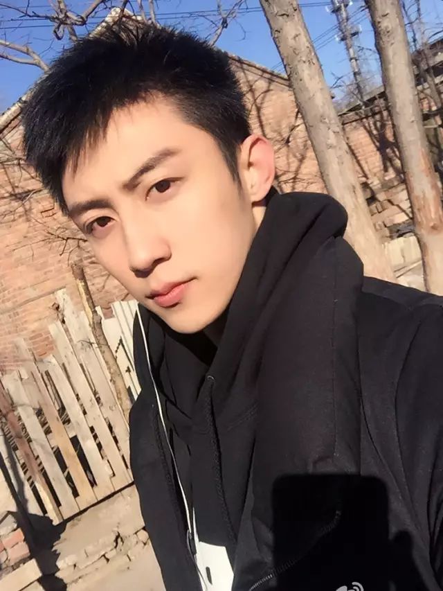 男生发质细软塌适合怎么剪,男生发质自然卷干枯毛躁怎么剪