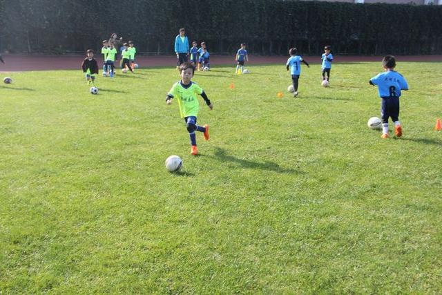 为梦想而努力青少年足球活动昆明,昆明少年足球训练营