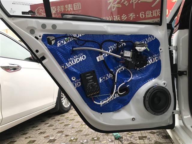 改装大众凌渡音响视频过程,还原现场音响