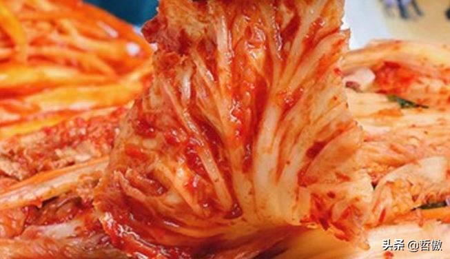 韩国农村吃烤肉泡菜,在农村也能吃到韩式料理