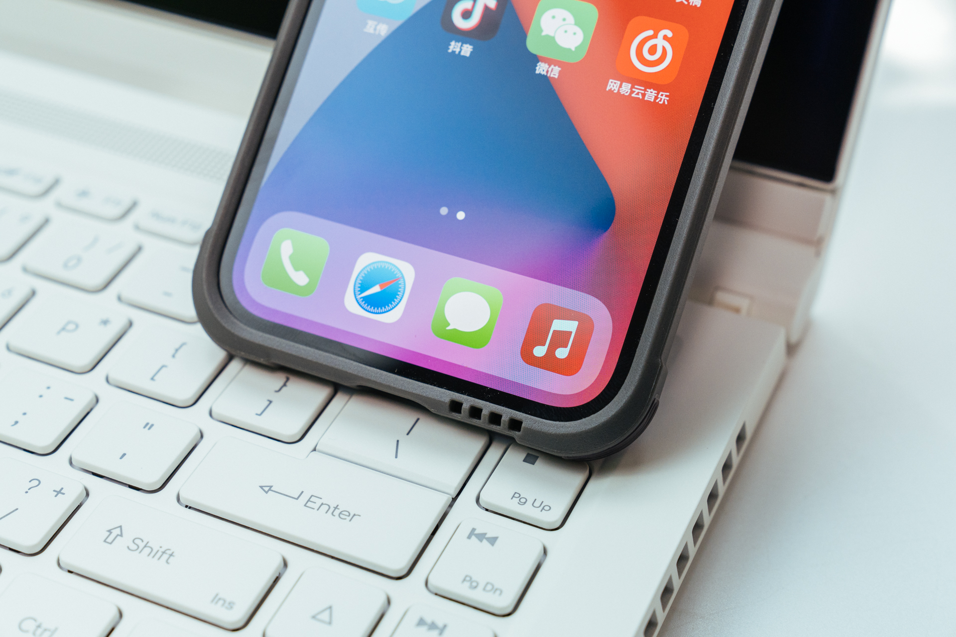 iphone12pro原装透明保护壳测试,iphone12无镜头保护手机壳