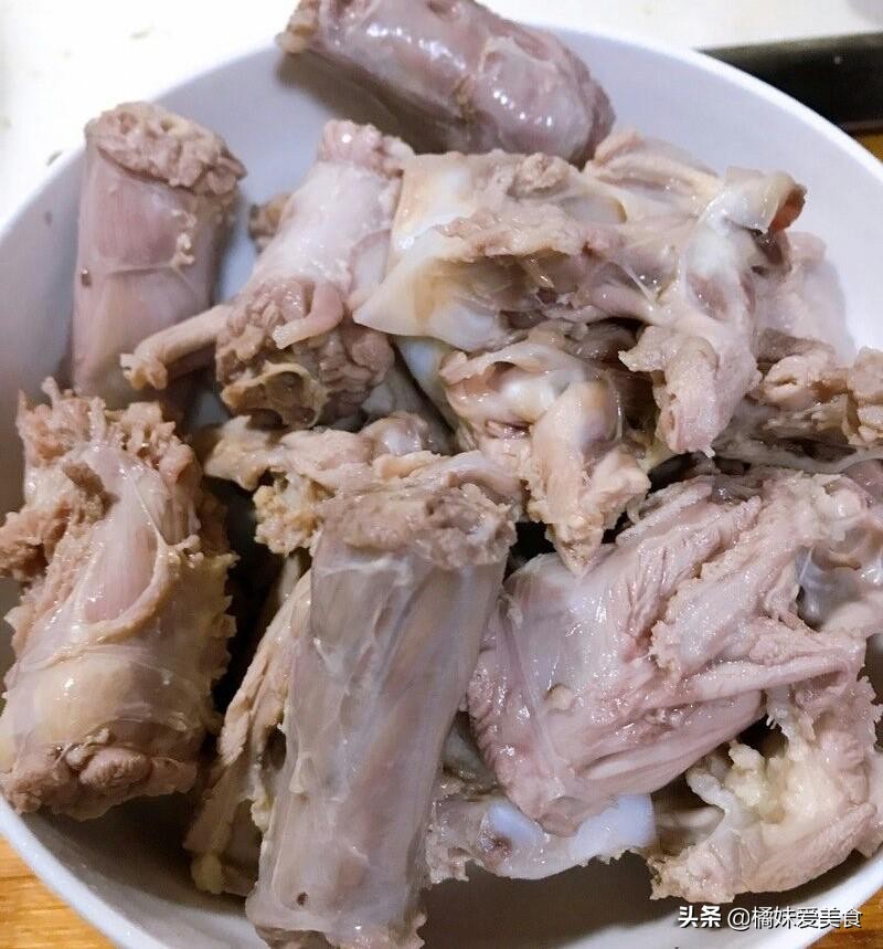 类似于周黑鸭口味的鸭锁骨怎么做,教你制作周黑鸭同款鸭货