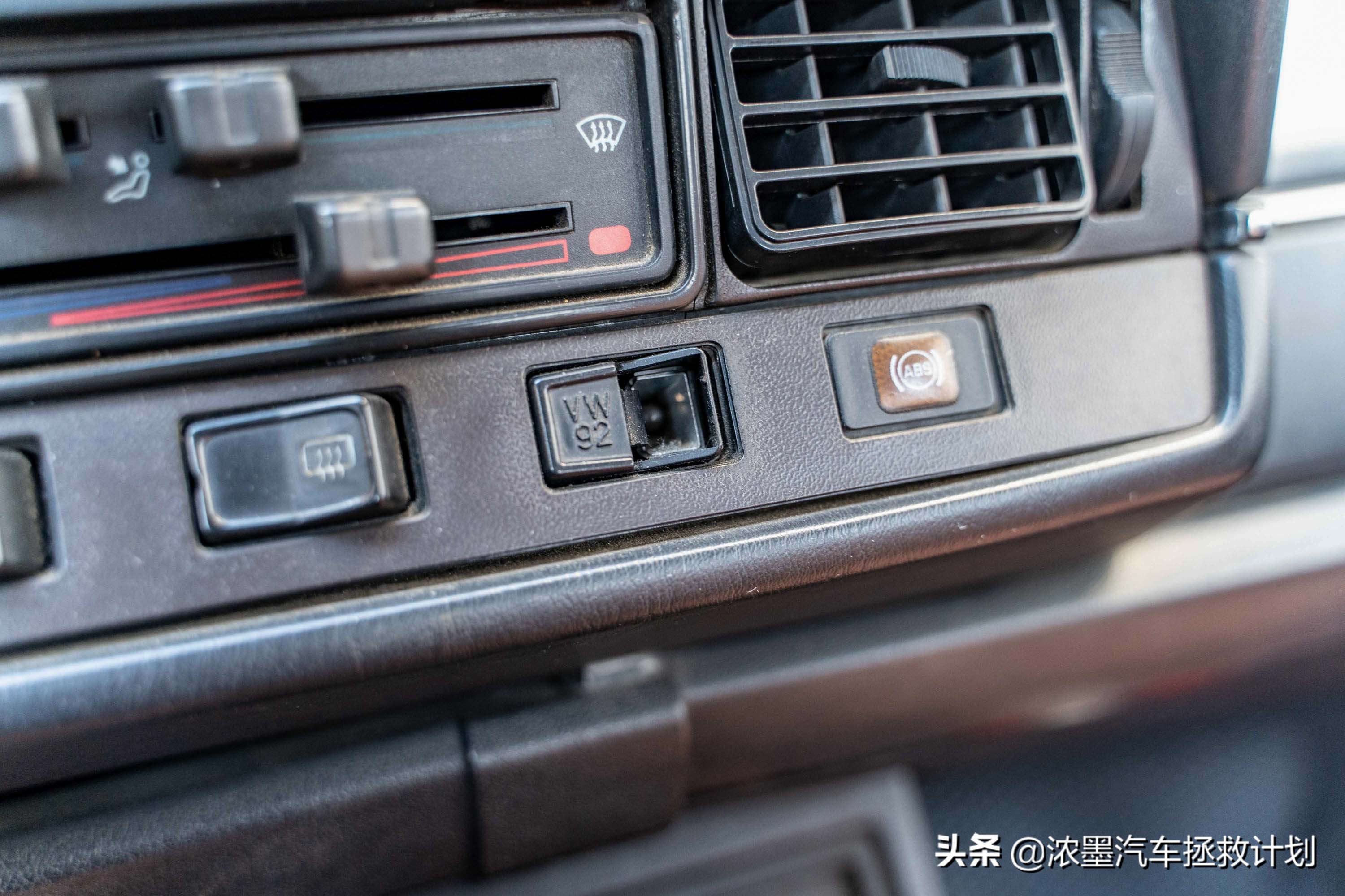 「妙手生花」重建一台战损级桑塔纳，带给它历经千般后的华丽重生