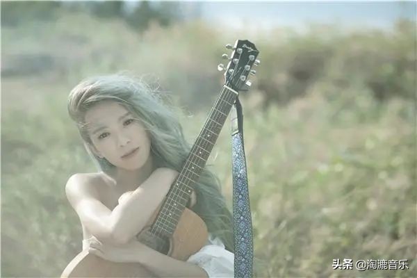 一夜痛失50万粉丝，因房租放弃生命，出道即巅峰的她为何沦落至此