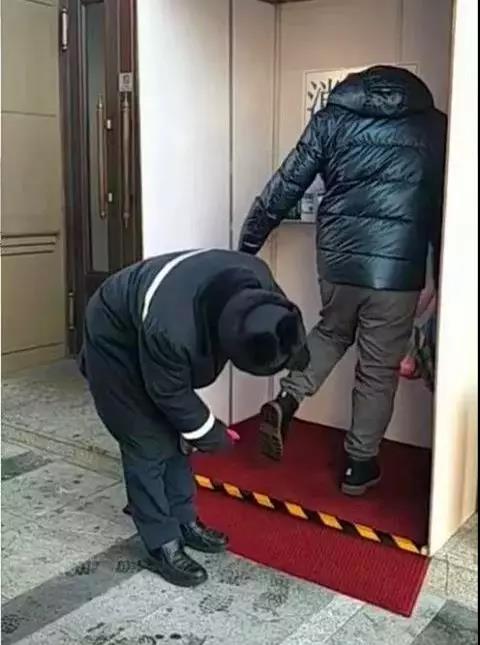 疫情中的坚守①|物业“逆行者”：小区安全第一防线