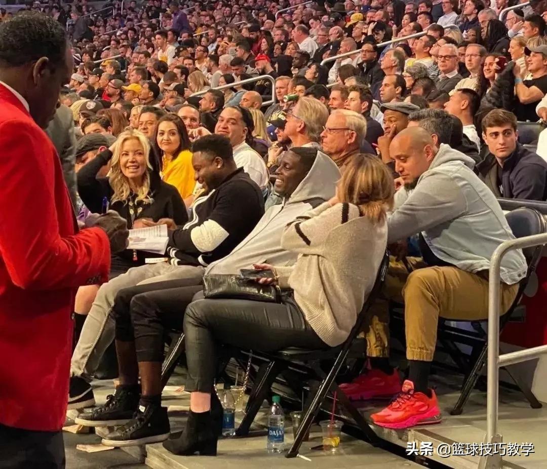 湖人全队聚会看抢七,湖人聚会