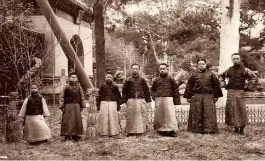 溥仪死后入皇陵了还是入公墓了,溥仪死后为什么可以埋葬在皇陵