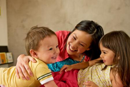 孩子崩溃大哭如何让他冷静下来,哭的时候怎样才能让心情平静下来