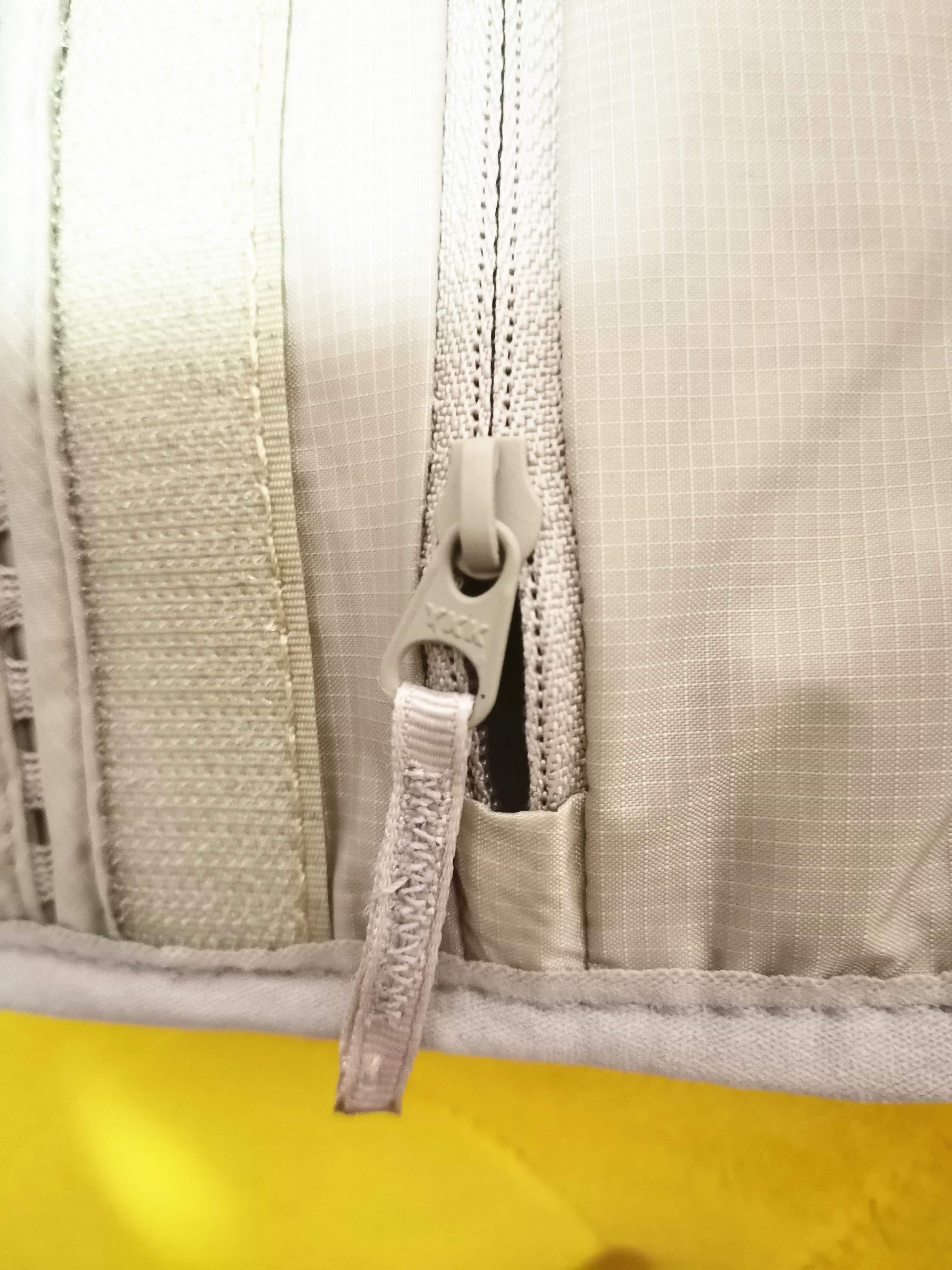 德国多特deuter旅行护照包，安全便携，出境游的随身保险箱