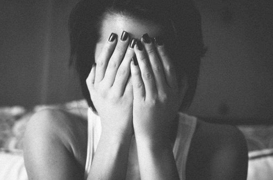 案例分析:13岁中学生夜宿男友家,被迫与男友发生性关系