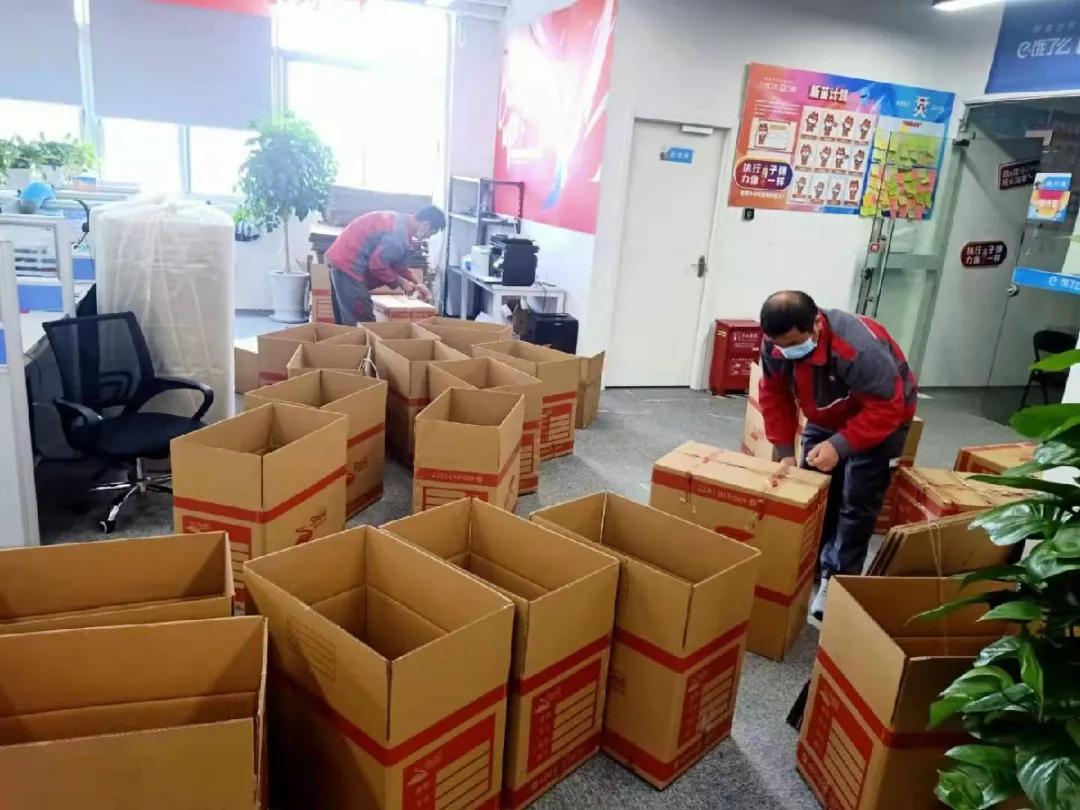 利康搬家与四通搬家,下雨天搬家公司怎么搬