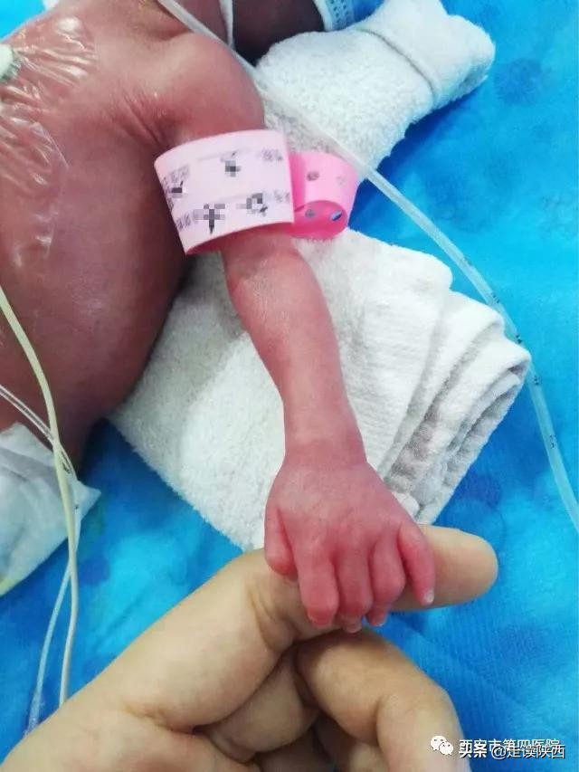 从生死营救到“*拍偷**照”，发生在西安四院的这些场景，温暖了2019