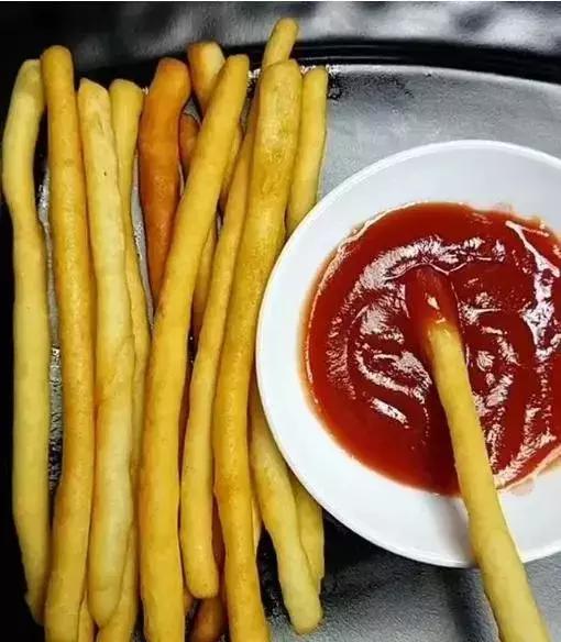 在家里做薯条吃又干净又卫生,孩子自己动手做薯条又简单又好吃