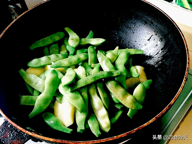 去除豆角上农药残留，大厨教你2招，豆角翠绿营养翻倍