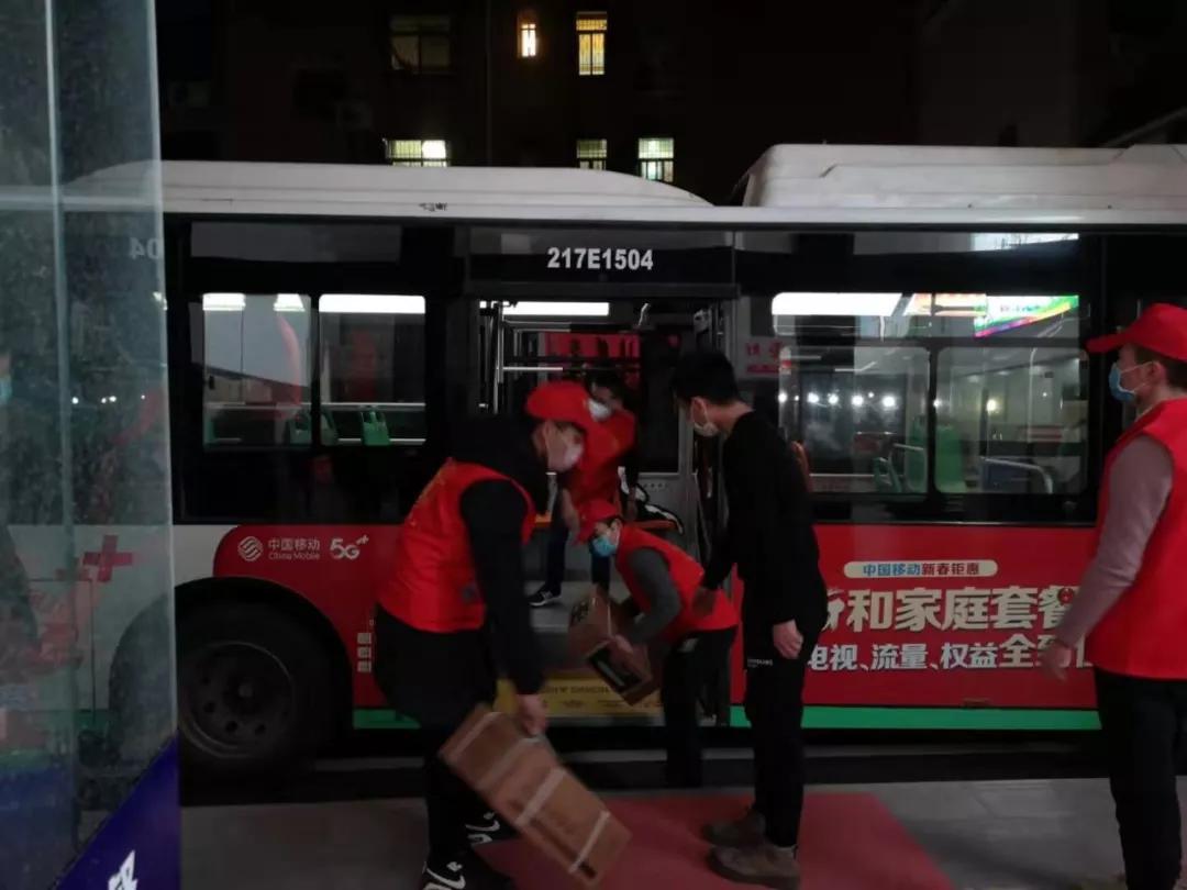 到一线,汲取奋进力量展现青年担当