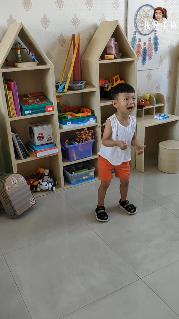 爸爸用50个快递盒做柜子,爸爸用快递箱制作书架