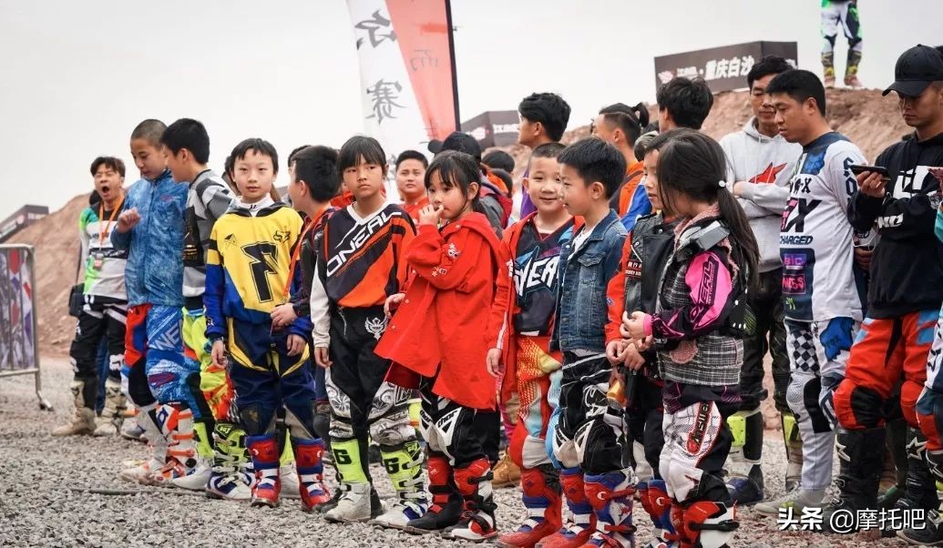 这摩托真好喝。。。不对....这酒真好骑！