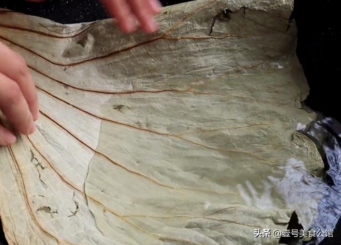 秘制荷叶鸡鲜嫩多汁太解馋了,正宗清蒸荷叶鸡做法培训中心