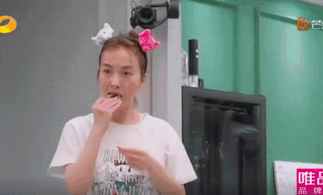 李连杰近照曝光看起来像80岁老人,李连杰显老视频