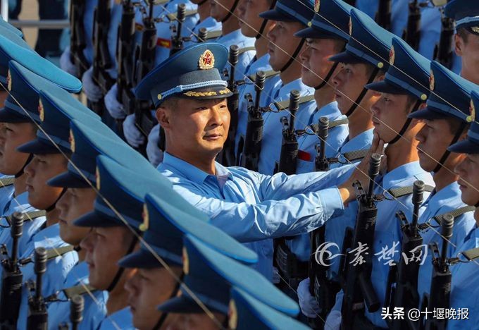 独家揭秘！大阅兵空军方队有两位十堰籍官兵，其中一位参加过三次阅兵