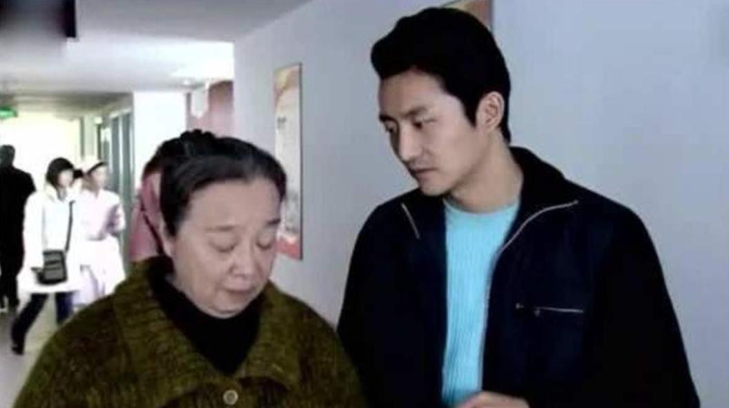 《以家人之名》李海潮曾是《双面胶》男主角，标准的剧抛脸