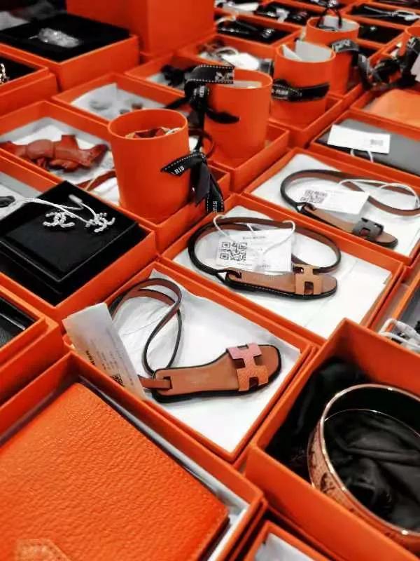 为什么古驰比香奈儿便宜,gucci和香奈儿哪个更高档