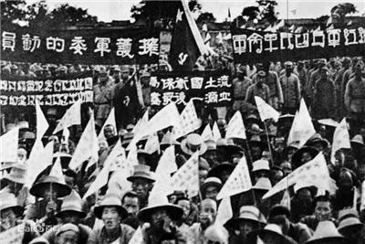 历史的今天：蒸汽机车登台、凡尔登战役爆发、当代文坛鬼才诞生