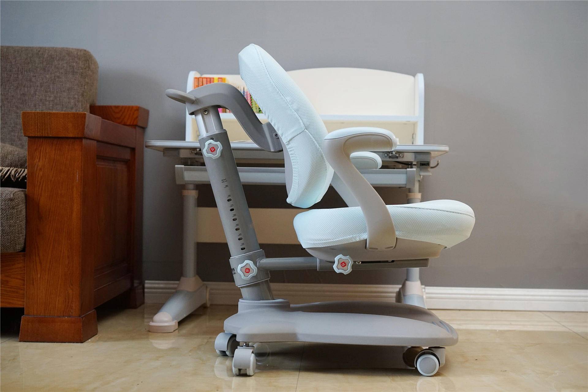 如何选购儿童书桌家用学习桌,儿童学习书桌如何选择