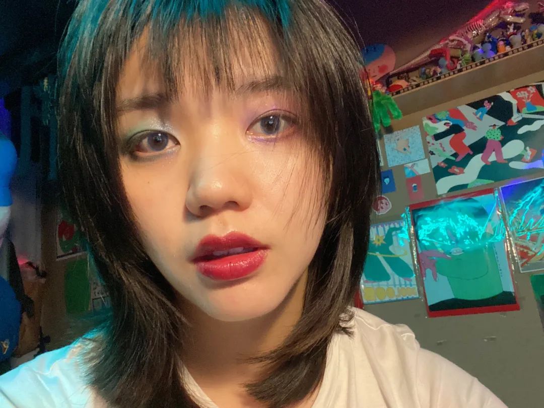 等摘下口罩那天，她们说必须！马上！立刻抹上这支口红！