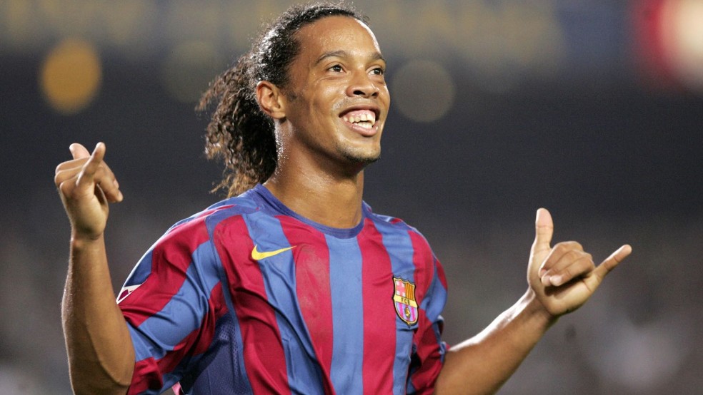 梅西和罗纳尔迪尼奥实况足球,实况足球梅西c罗内马尔三选一