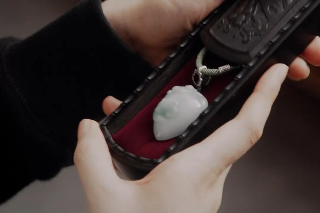 白鹿热剧《一生一世》：时宜的穿戴暗含哪些隐藏线索？