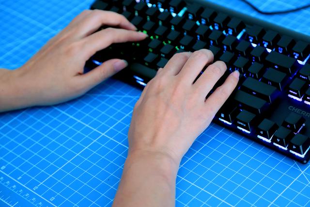 樱桃小键盘mx8.0,樱桃8.0机械键盘配8.1鼠标