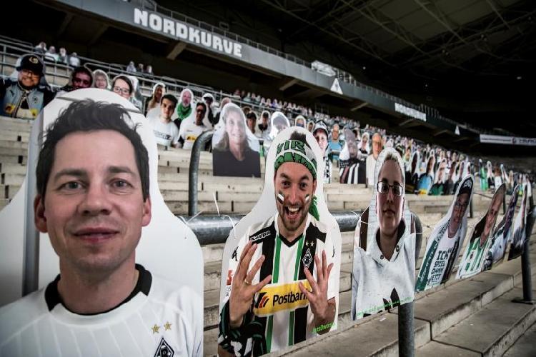 失去现场球迷呐喊助威声的足球赛，还有救吗？