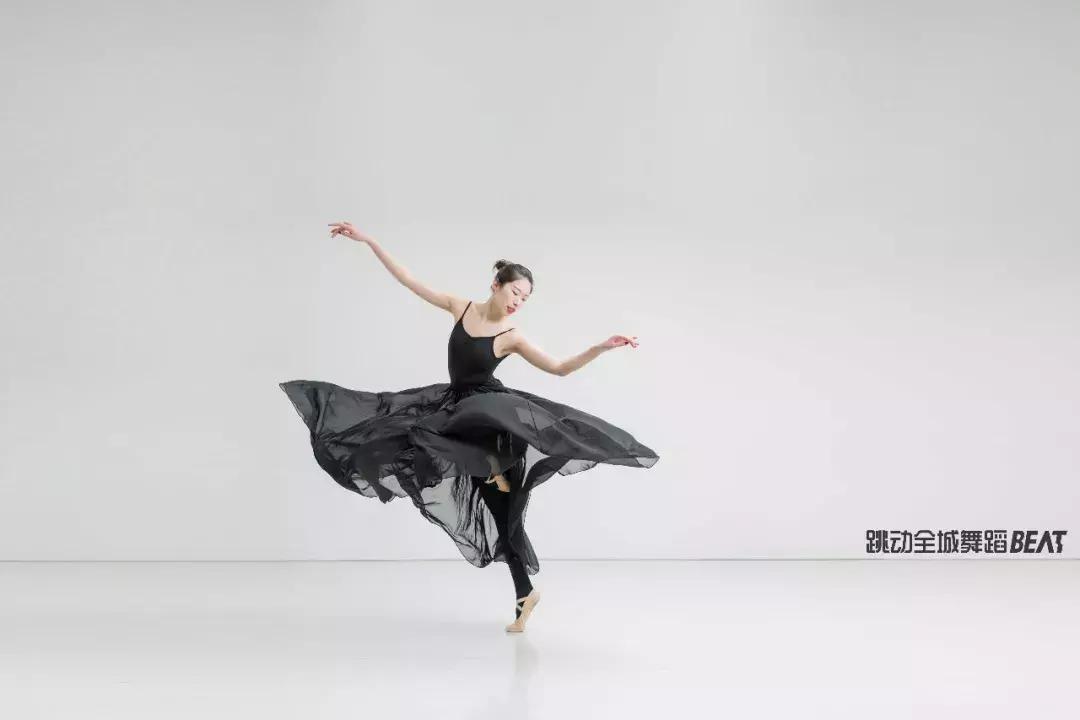 跳舞重心不稳导致身体僵硬,跳舞转圈时重心不稳应该怎么办