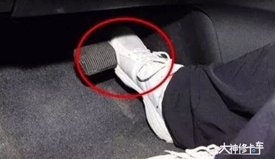 发动机压力过大冷却液一直漏水,发动机冷却液出问题了要修多久