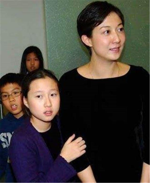 成龙对小龙女事件有回应吗 (小龙女事件对成龙的影响)