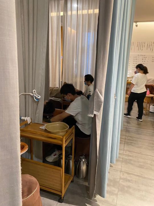 为什么越来越多的人喜欢理疗店,为什么头疗店越来越多