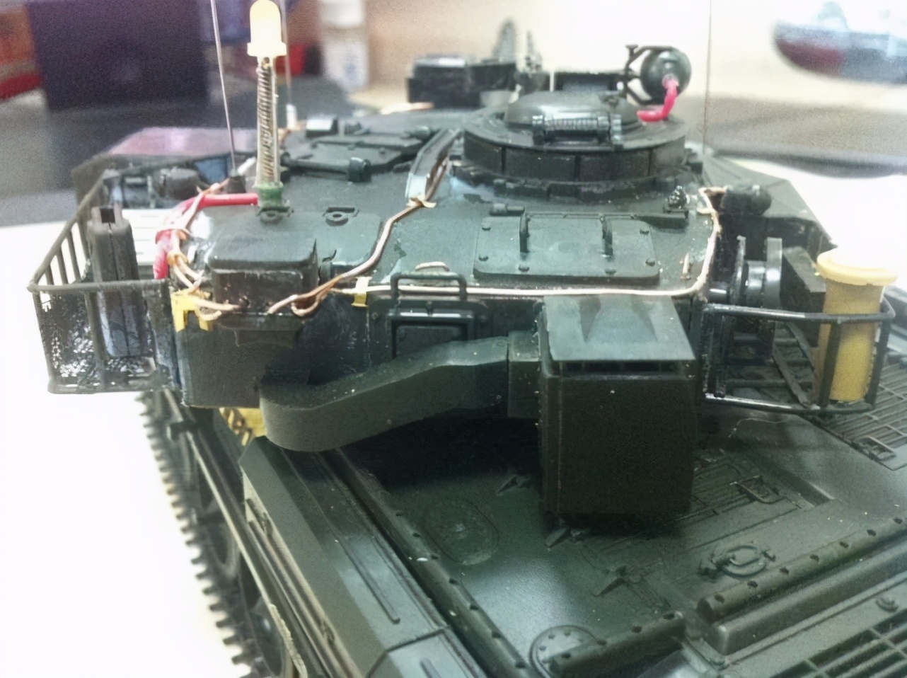 如何做一辆逼真的坦克模型？这些步骤必不可少，连餐巾纸都有奇效