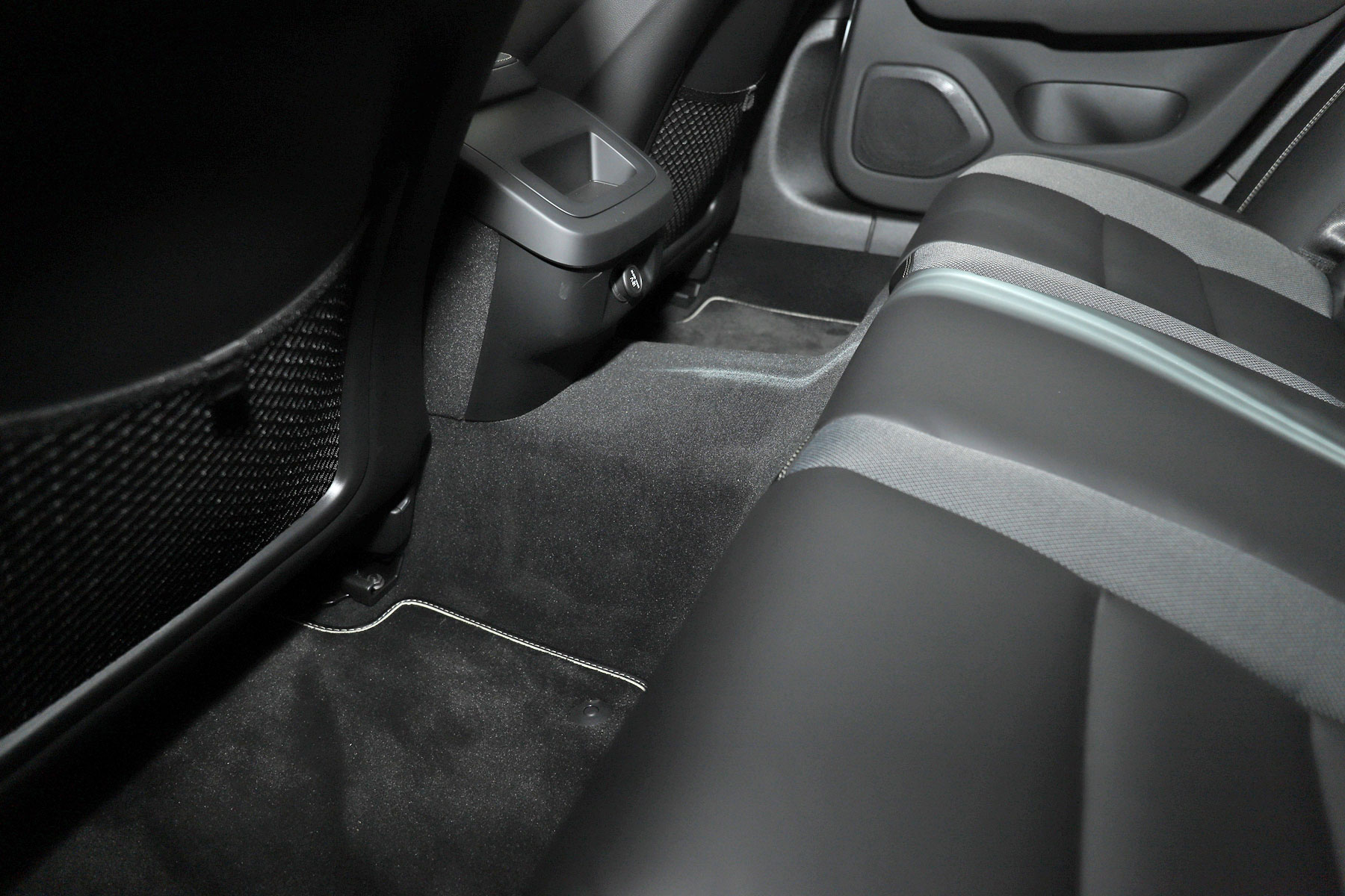 沃尔沃v60是旅行车还是旅行轿车,沃尔沃v60旅行选哪个版本