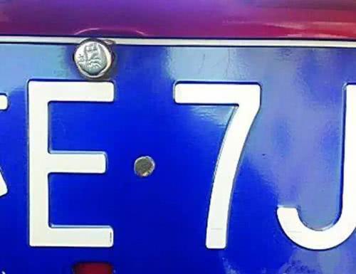 原来牌照上小圆点可以抠下来,遮挡车牌上的小圆点会被处罚吗