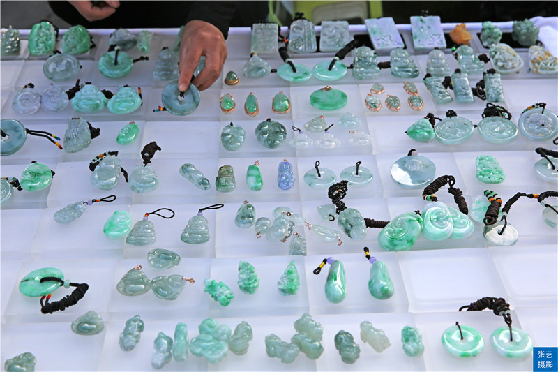 腾冲翡翠玉器市场,腾冲玉石老店