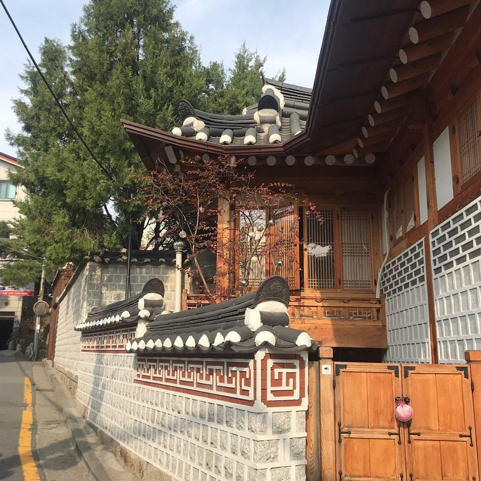 韩国明星来到中国安检,出境安检员