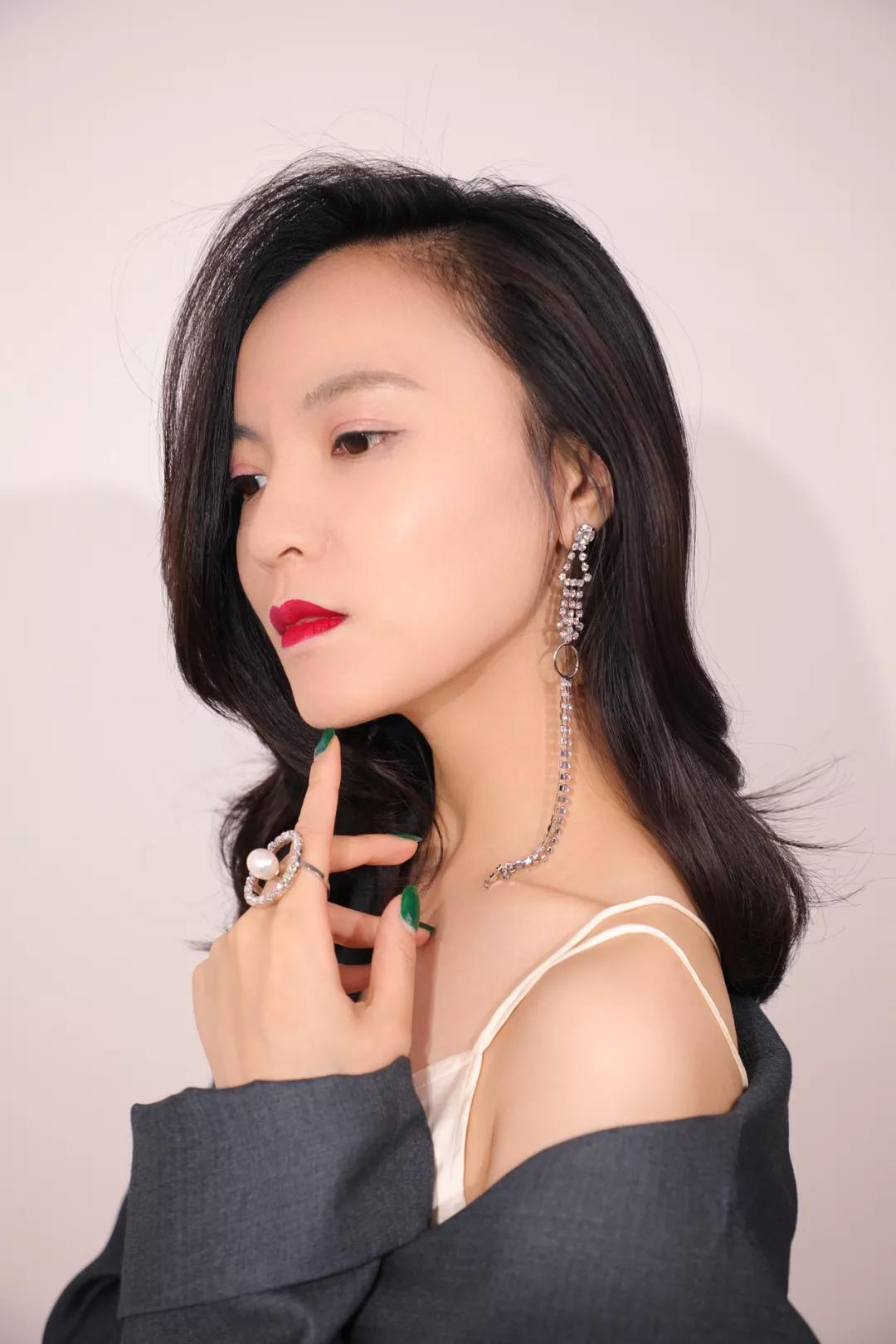 为啥相同的穿搭自己不穿不好看,同样的穿搭为什么别人穿更好看