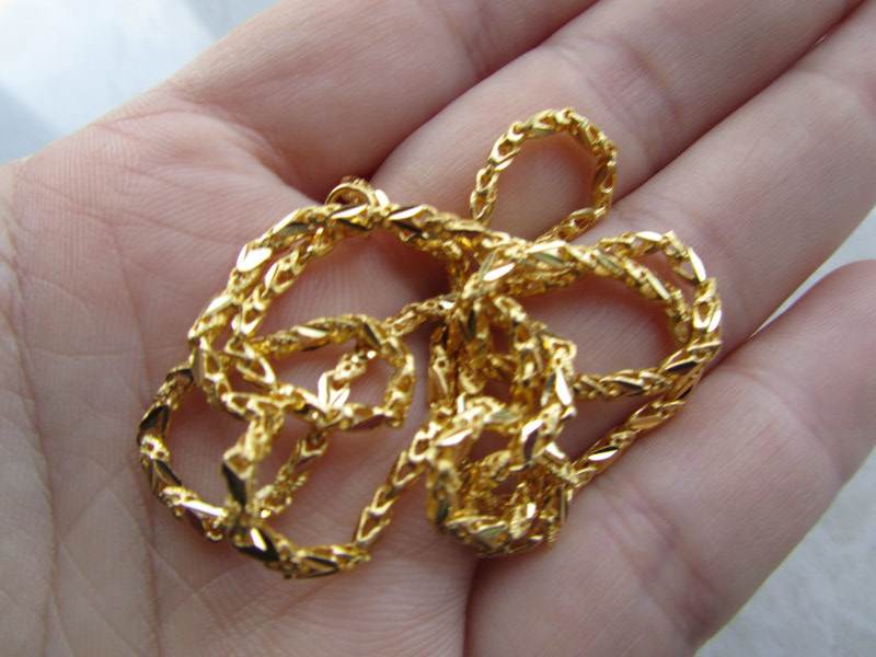 金首饰戴久了发黑没光泽，加点“便宜货”一刷，和新的一样光亮！